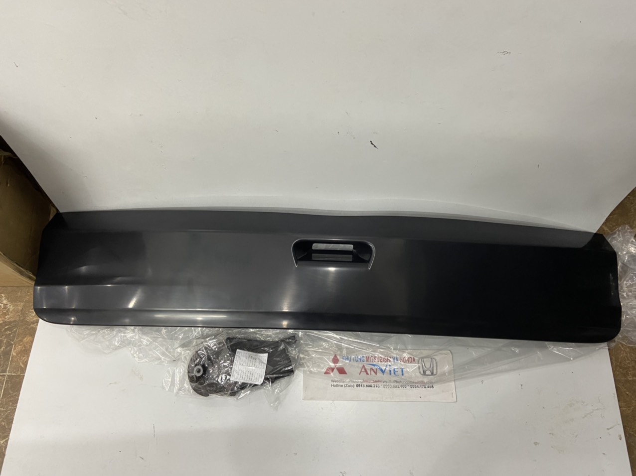 Ốp nhựa cốp sau xe Honda CRV 2014